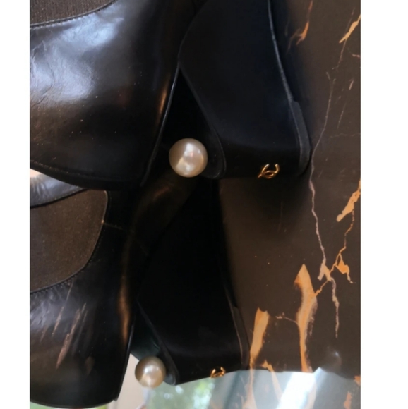 Chanel black leather ankle boots - Picture 6 of 8
